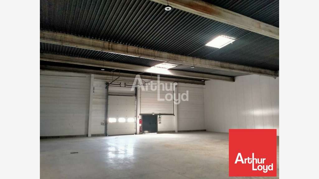 Local d'activité 200m² à louer Châtellerault D910 