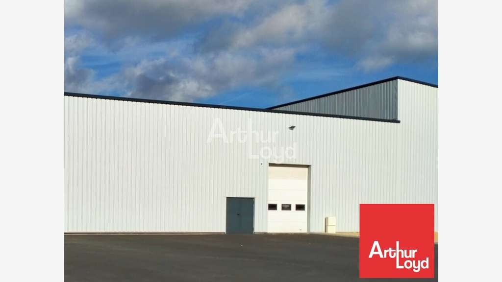 Local d'activité 200m² à louer Châtellerault D910 