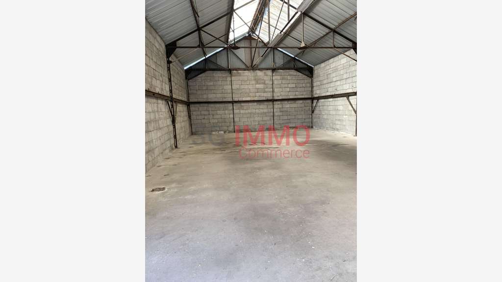 A louer entrepôt de 853m² à Châtillon-sur-Thouet