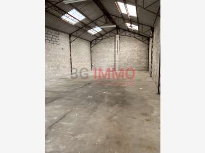 A louer entrepôt de 853m² à Châtillon-sur-Thouet