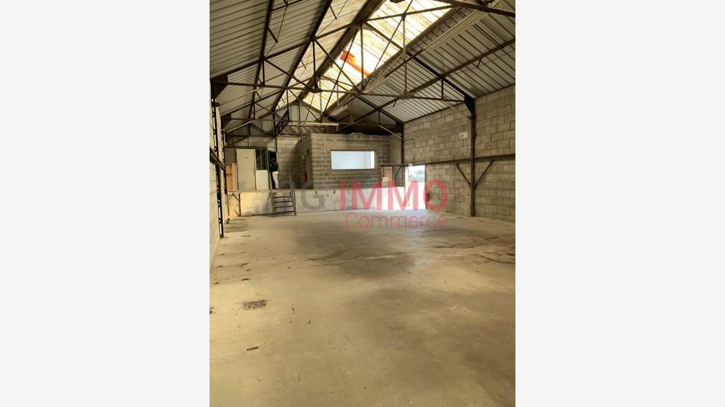 A louer entrepôt de 853m² à Châtillon-sur-Thouet