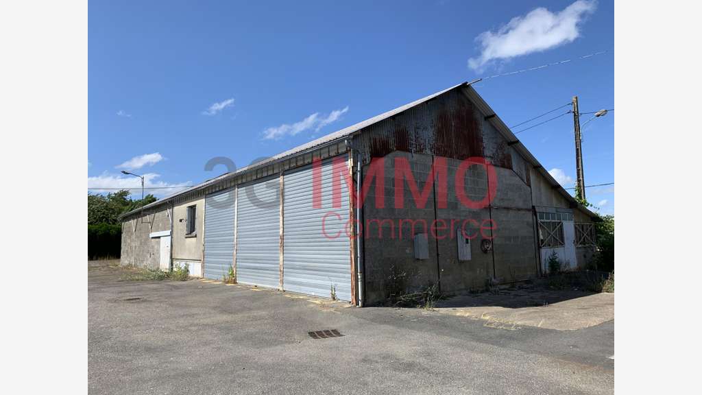 A louer entrepôt de 853m² à Châtillon-sur-Thouet