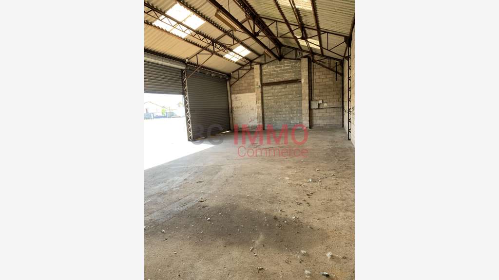 A louer entrepôt de 853m² à Châtillon-sur-Thouet
