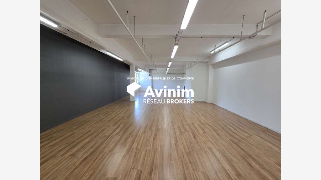A louer local 125m² R+1 à Chaumontel D316