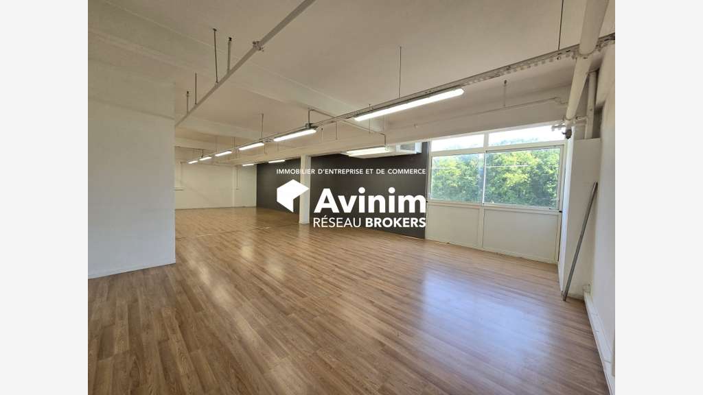A louer local 125m² R+1 à Chaumontel D316