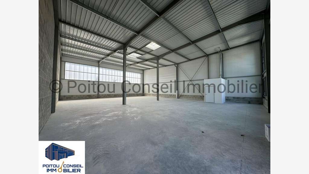 Local 335m² à louer Zone Mendes France à Chauray