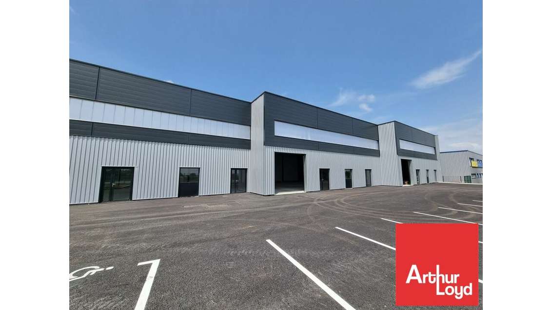 A louer local activité 810m² Chauray Mendes France