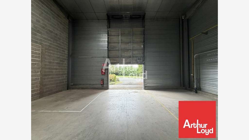 A louer cellule 200m² à Chauray Mendès France