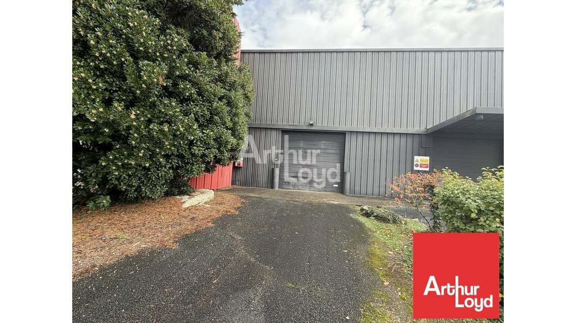 A louer cellule 200m² à Chauray Mendès France