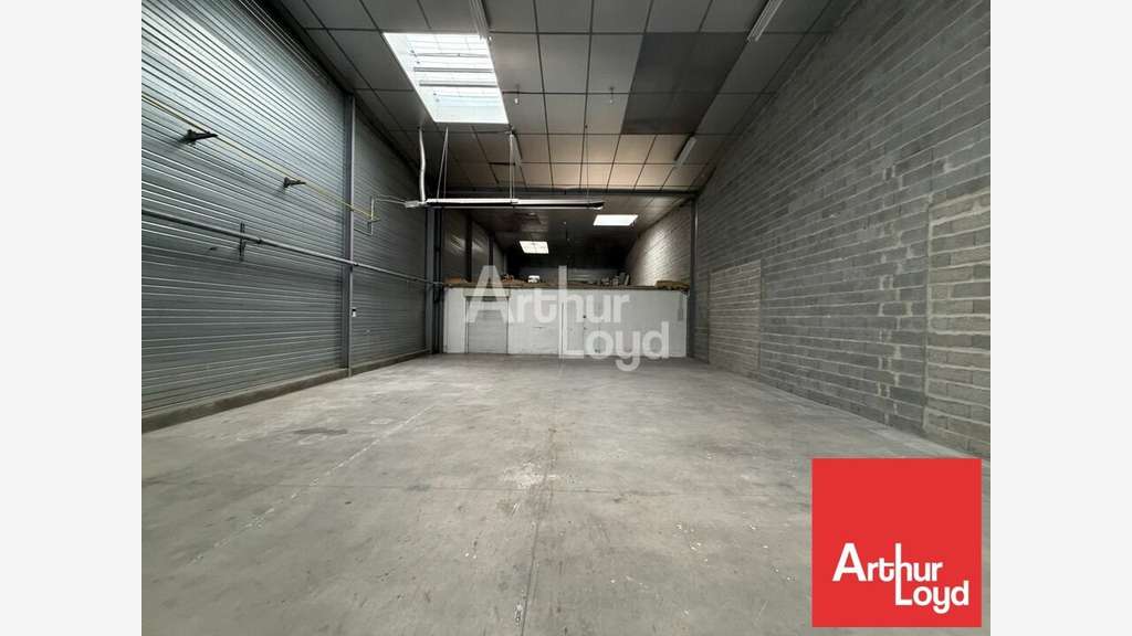 A louer cellule 200m² à Chauray Mendès France