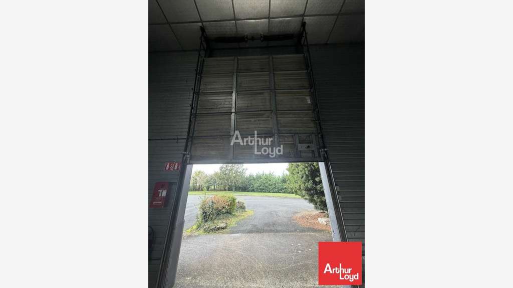 A louer cellule 200m² à Chauray Mendès France