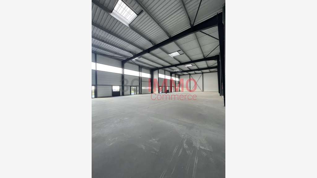 A louer entrepôt neuf 220m² à Chauray