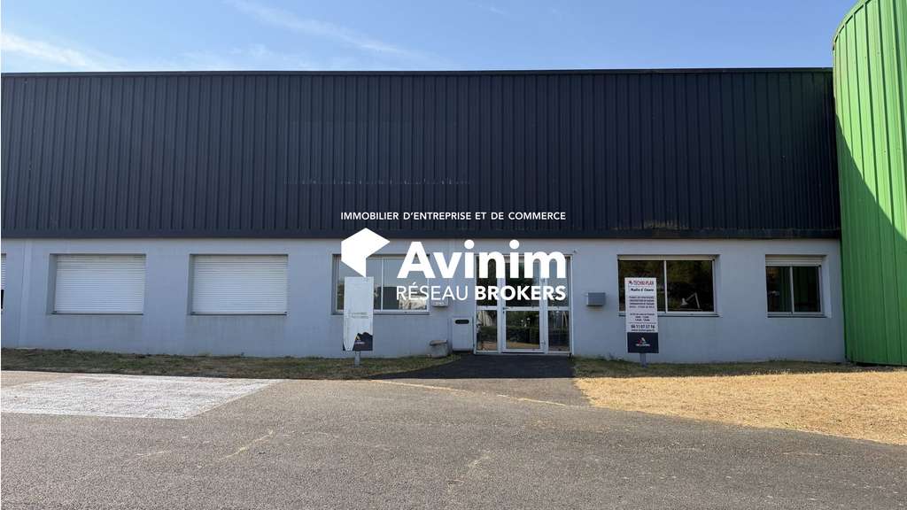 A louer entrepôt et bureaux de 1275m² à Chauray