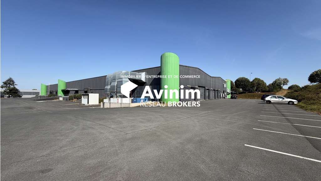 A louer entrepôt et bureaux de 1275m² à Chauray