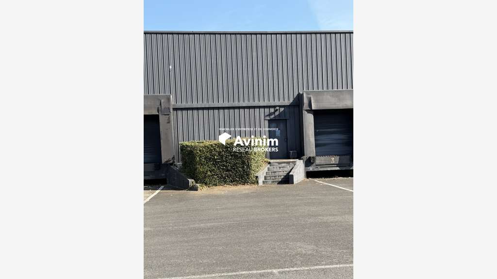 A louer entrepôt logistique et bureaux à Chauray