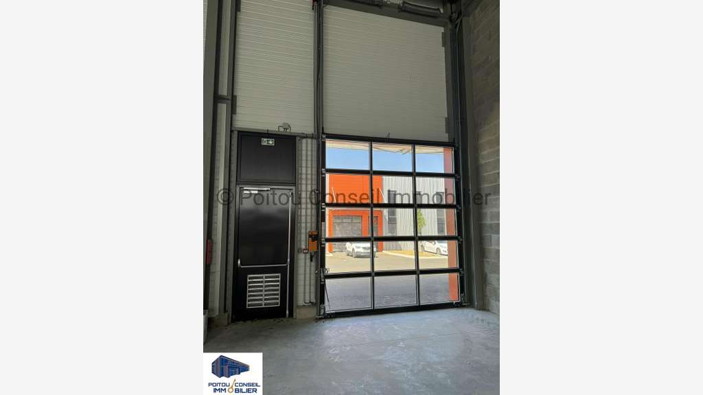 Loue local d'activité neuf de 1385m² à Chauray