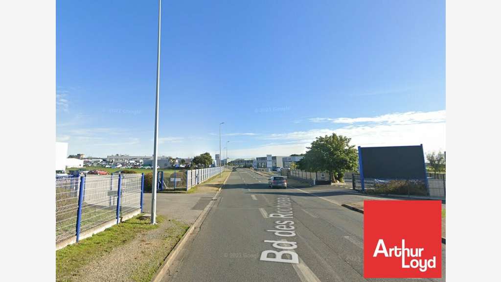 Local d'activité 100m² à louer Niort Mendès France
