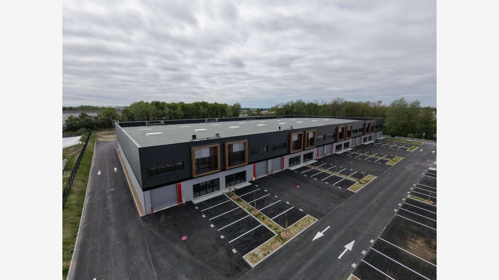 Immobilier commercial de 402m² à louer à Chécy