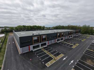 Immobilier commercial de 402m² à louer à Chécy