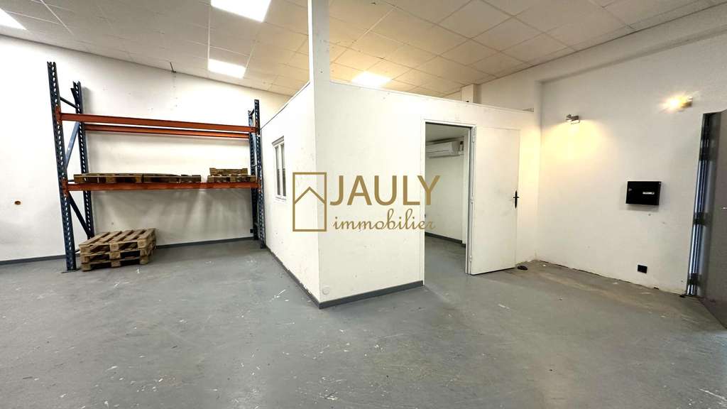 A louer entrepôt local stockage discret à Chelles
