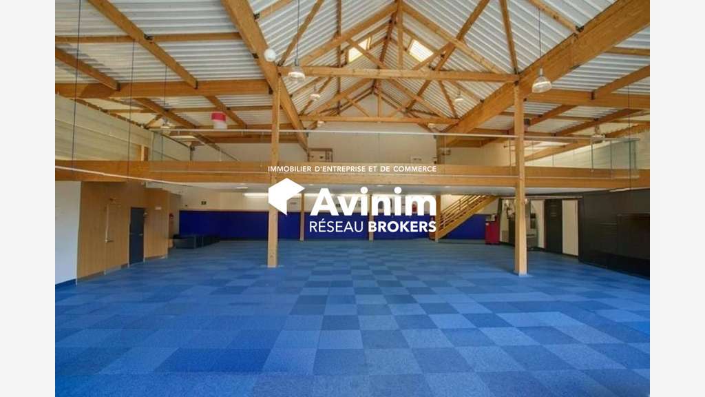 A louer local commercial de 750m² à Chelles