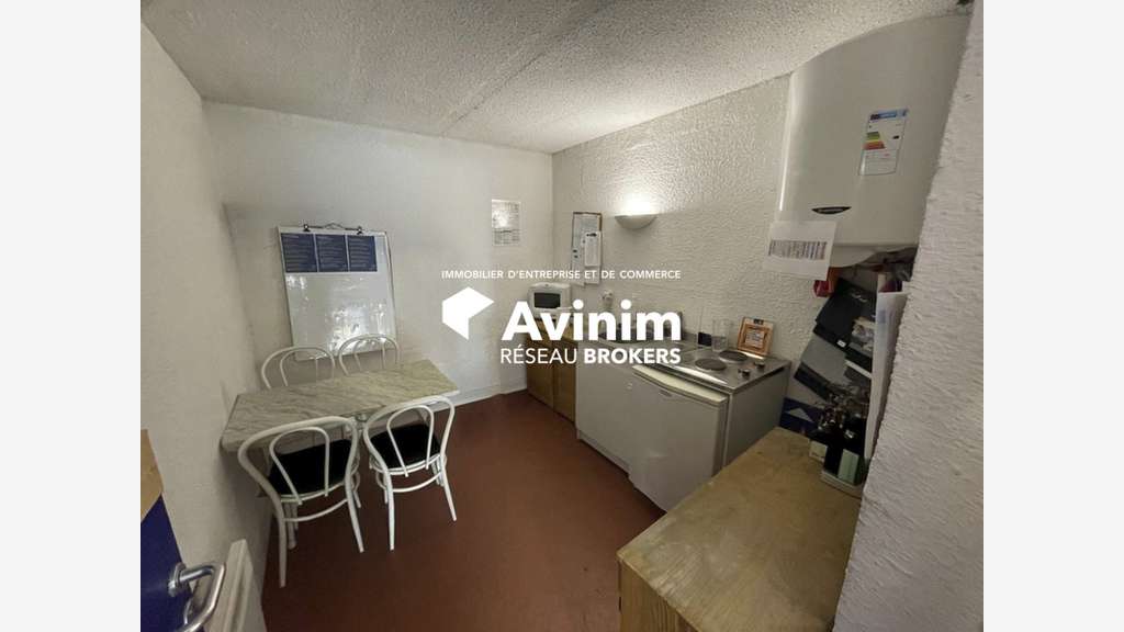 A louer local commercial de 750m² à Chelles