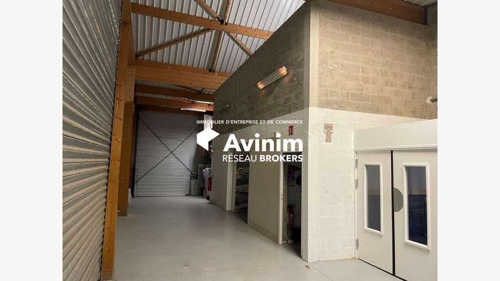 A louer local commercial de 750m² à Chelles