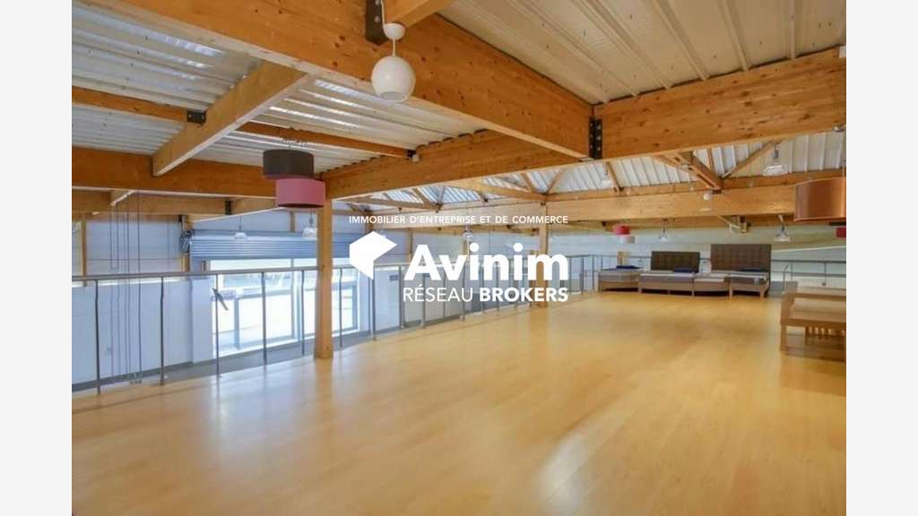A louer local commercial de 750m² à Chelles
