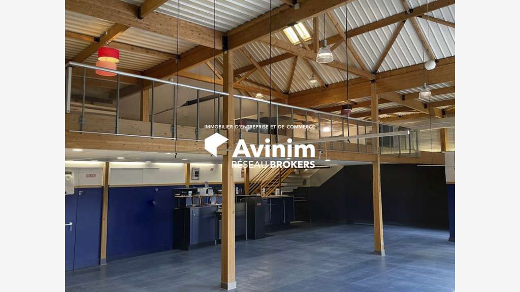A louer local commercial de 750m² à Chelles