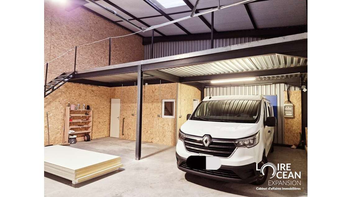 A louer local d'activité 90m² accès immédiat D751