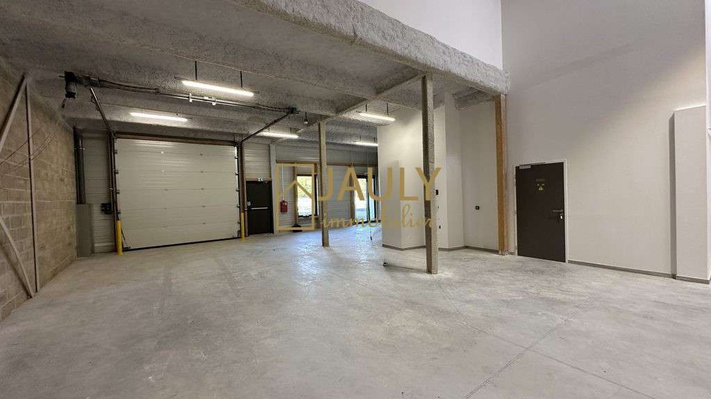 A louer entrepôt & bureaux 407m² Parc de Coupvray