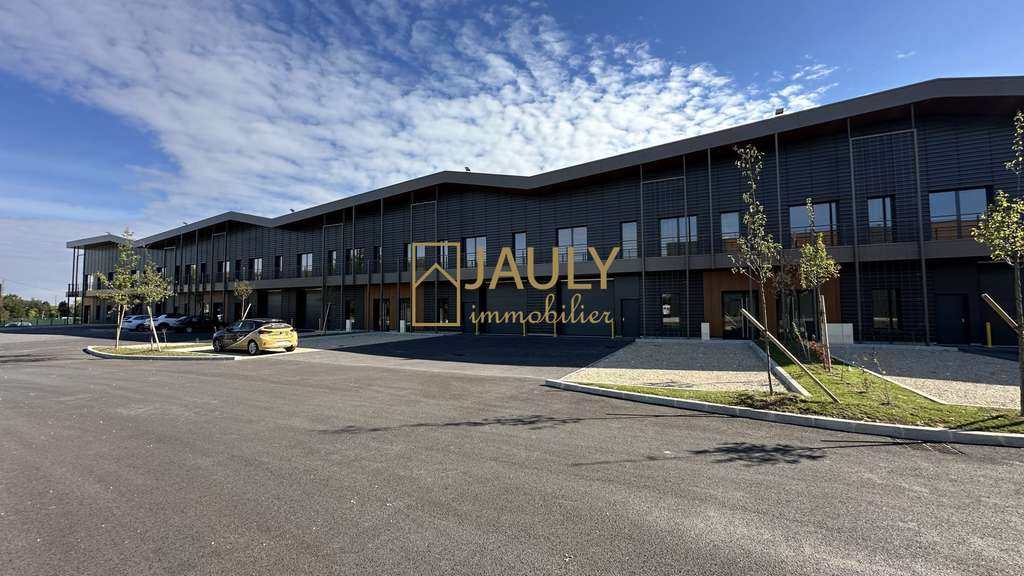 A louer entrepôt & bureaux 407m² Parc de Coupvray