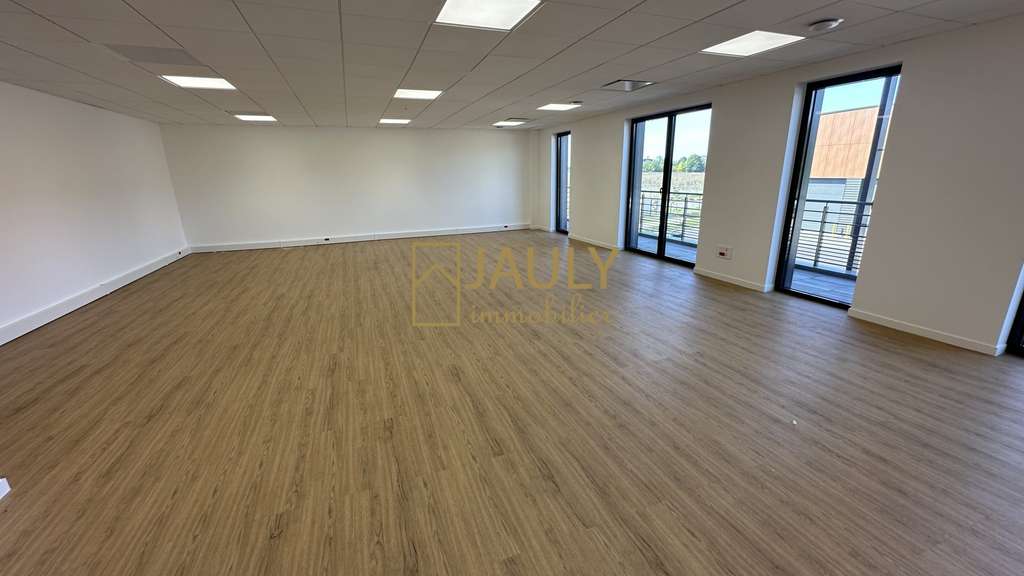 A louer entrepôt & bureaux 407m² Parc de Coupvray