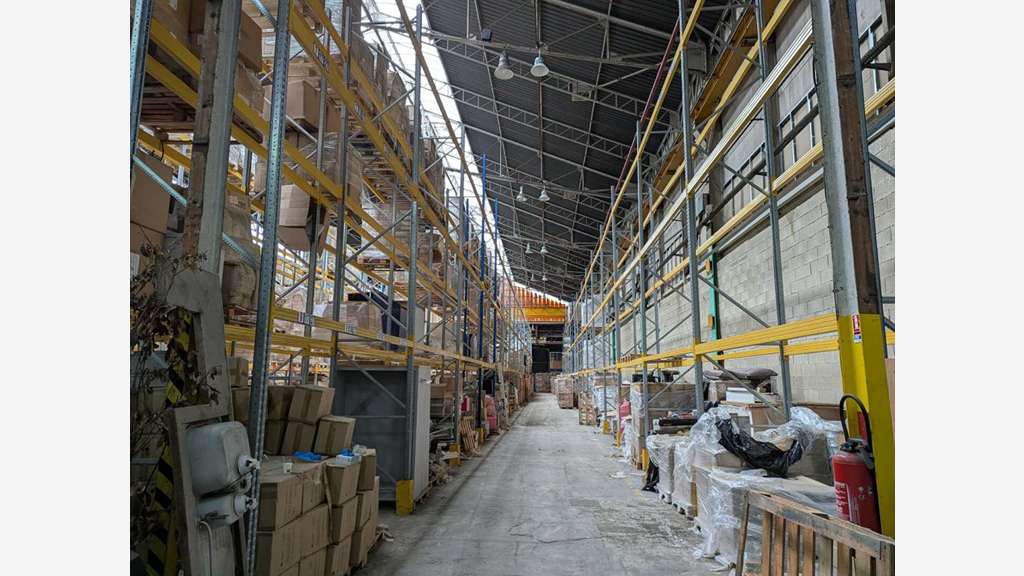 Entrepôt 2000m² à louer à Chevrières à 5min A1