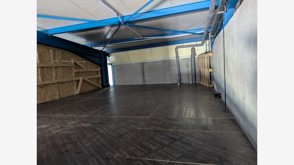 Local industriel de 200m² à louer à Chignin (73)
