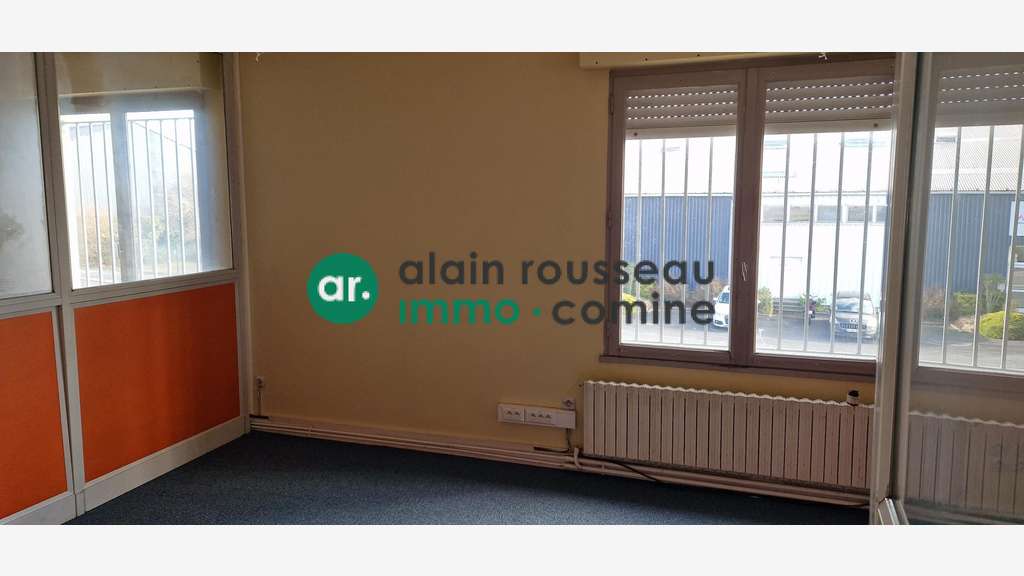 Local d'activité 1373m² à louer à Cholet 