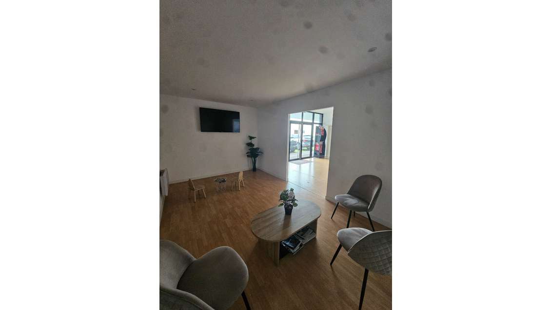 A louer local de 450m² en zone commerciale Cholet