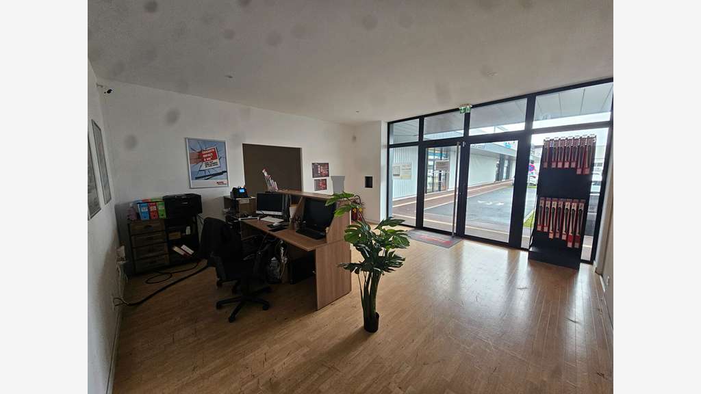 A louer local de 450m² en zone commerciale Cholet