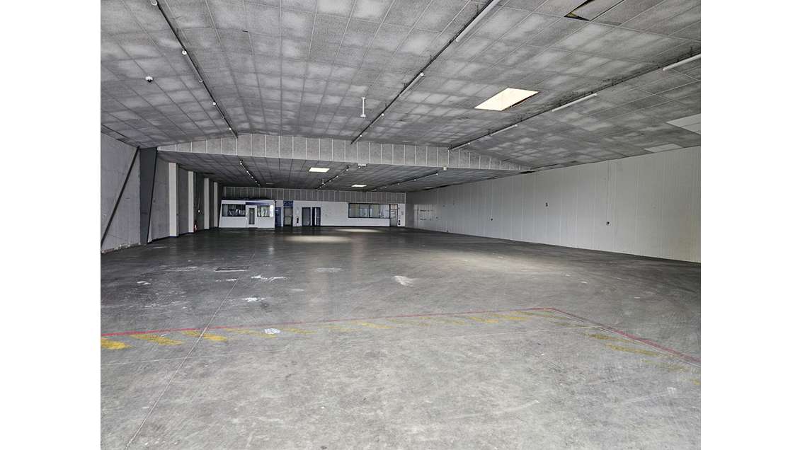 Local d'activité 1200m² avec quai sur Cholet Nord