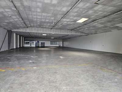 Local d'activité 1200m² avec quai sur Cholet Nord