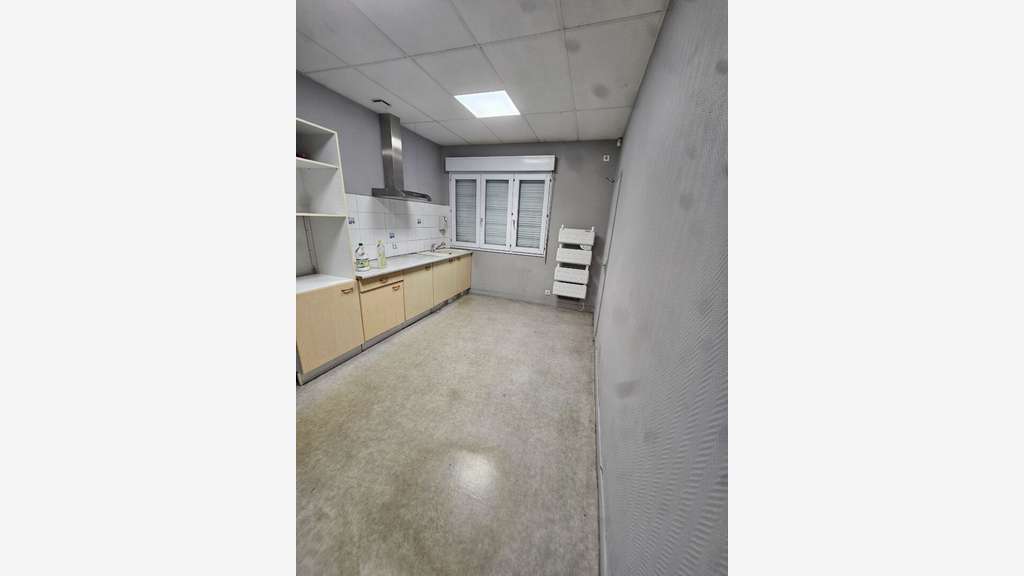 Local d'activité 1200m² avec quai sur Cholet Nord