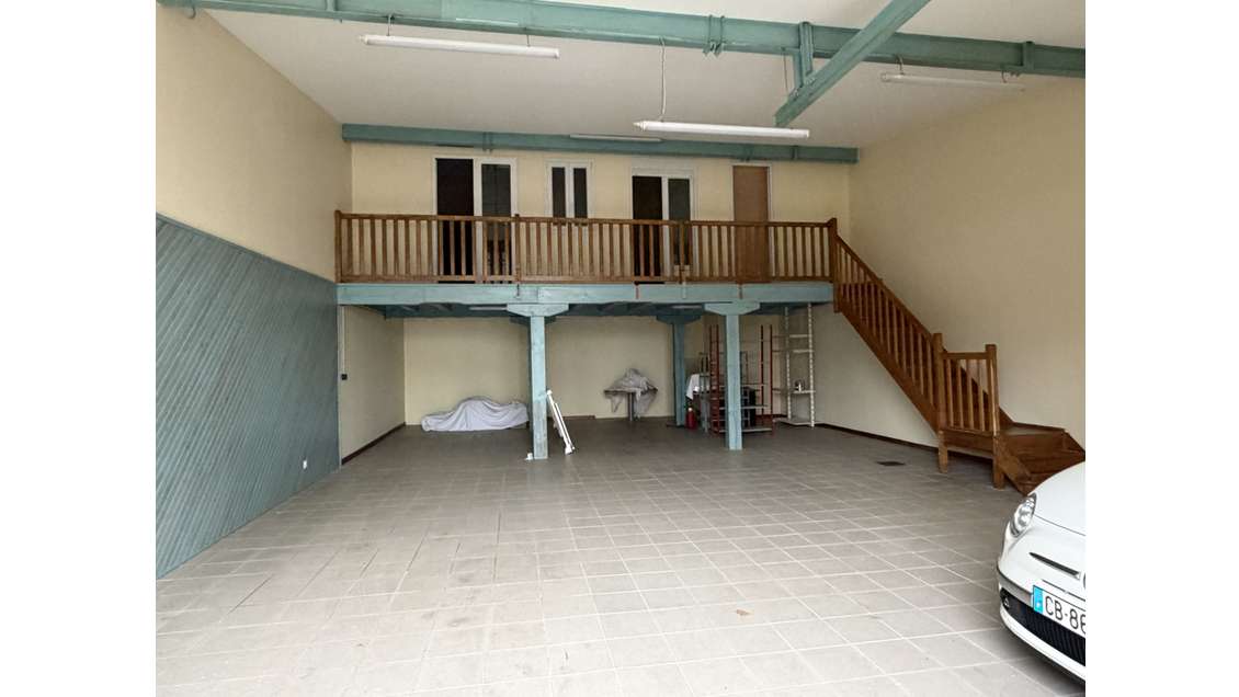 A louer dépôt 100m² plus bureaux à Ciboure