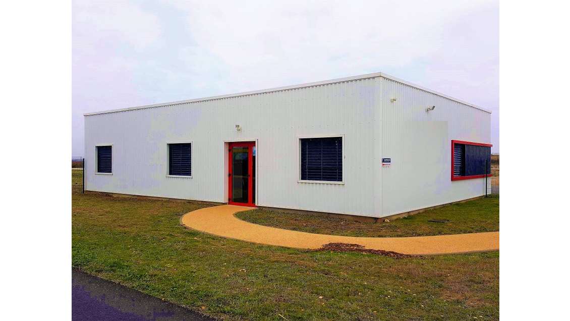 Entrepôts récents à louer à Cissé