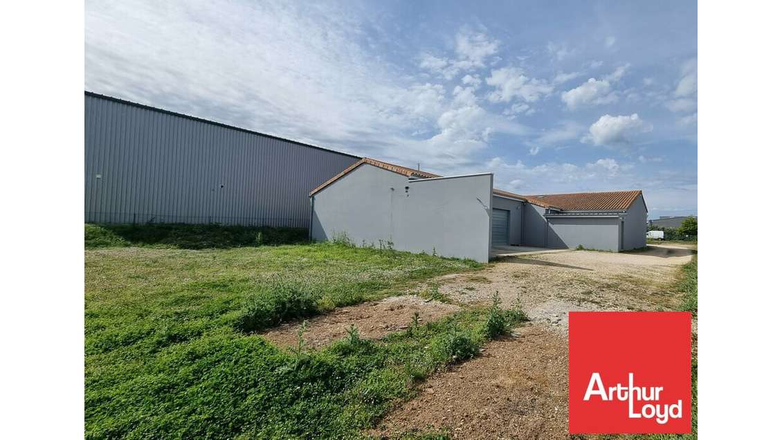 Local d'activités de 400m² à louer à Cisse