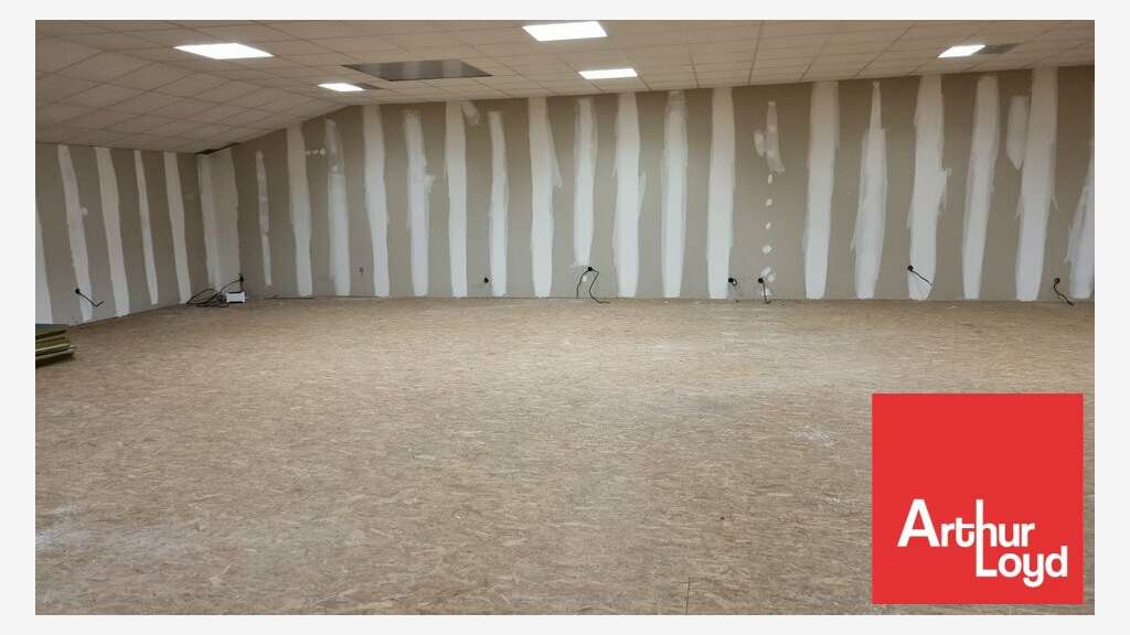 Local 500m² à louer axe très fréquenté à Cissé