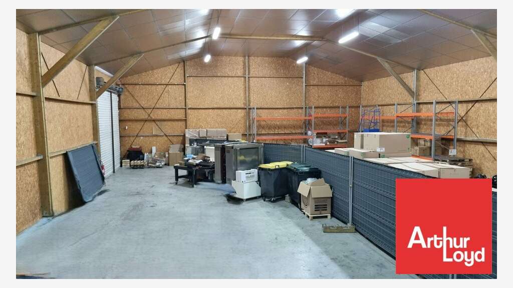 Local 500m² à louer axe très fréquenté à Cissé