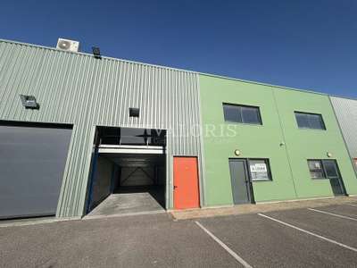 Local d'activités 200m² à louer en ZI à Civrieux