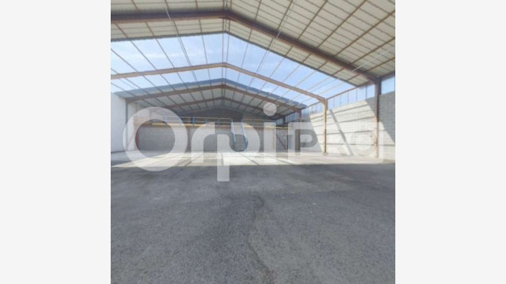 A louer local activité 1045m² Civrieux-d'Azergues