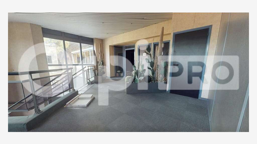 A louer local activité 1045m² Civrieux-d'Azergues