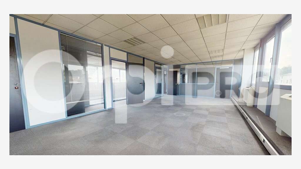 A louer local activité 1045m² Civrieux-d'Azergues